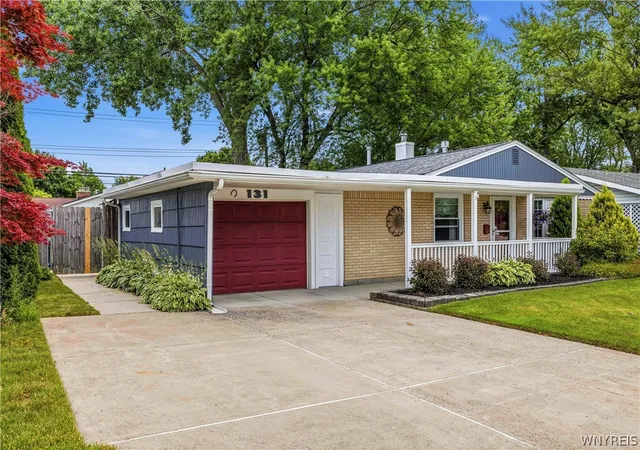3rd image of 131 Burnside Dr, Tonawanda, NY 14150 | MLS# B1690105