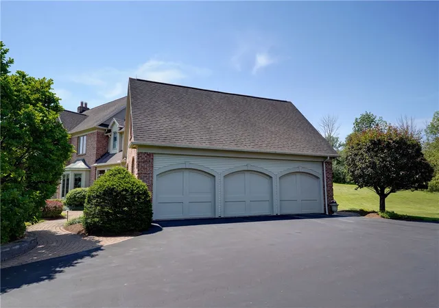 4th image of 82 Lanning Rd, Honeoye Falls, NY 14472 | MLS# R1697878