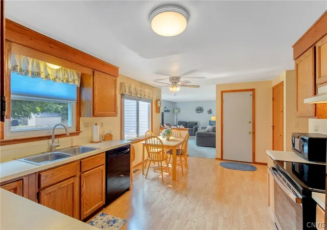Photo 4 of Sale Pending at 4134 Metauro Dr, Liverpool, NY 13090 | MLS# S1695714 | Listing updated on 2026-07-27