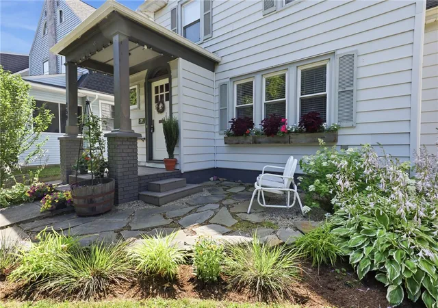 3rd image of 359 Rockingham St, Rochester, NY 14620 | MLS# R1697113