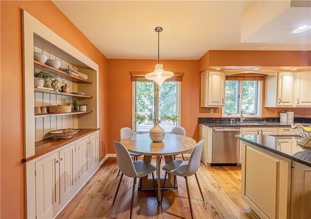 4th image of 21 Woodbury Wy, Fairport, NY 14450 | MLS# R1694996