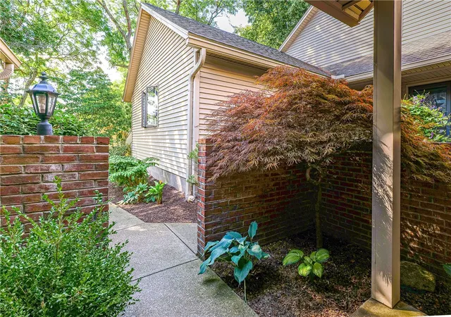 2nd image of 20 Greenwood Park, Pittsford, NY 14534 | MLS# R1698580