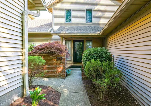 3rd image of 20 Greenwood Park, Pittsford, NY 14534 | MLS# R1698580