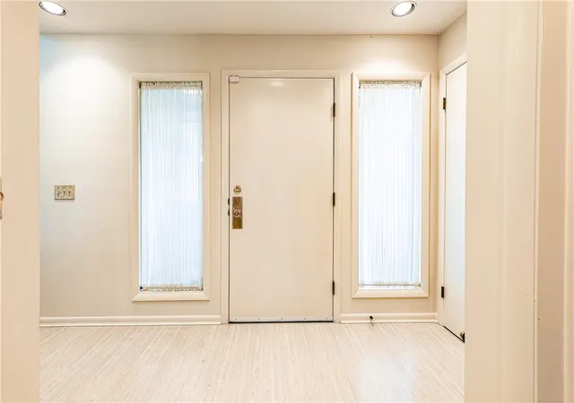 4th image of 20 Greenwood Park, Pittsford, NY 14534 | MLS# R1698580
