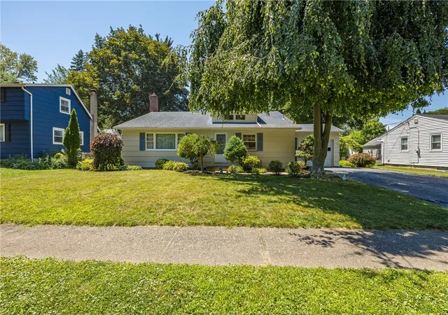 Photo 2 of Sale Pending at 40 Caroline Dr, Rochester, NY 14624 | MLS# R1697396 | Listing updated on 2026-07-30