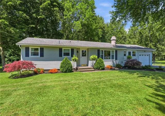 2nd image of 5 Ronald Cir, Spencerport, NY 14559 | MLS# R1698822
