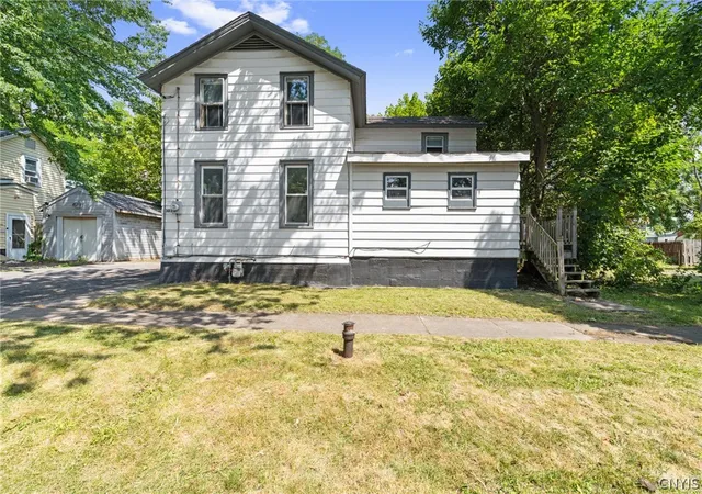 1st image of 303 E Ellis St, East Syracuse, NY 13057 | MLS# S1697733