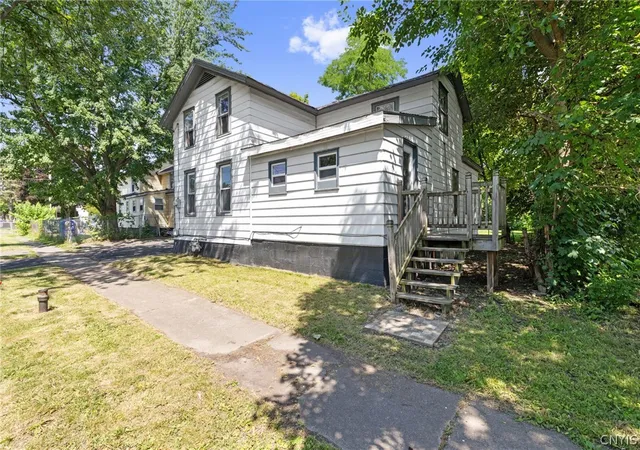 2nd image of 303 E Ellis St, East Syracuse, NY 13057 | MLS# S1697733