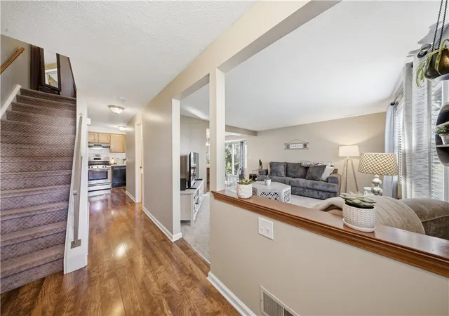 3rd image of 320 Lenora Ln, Webster, NY 14580 | MLS# R1698661