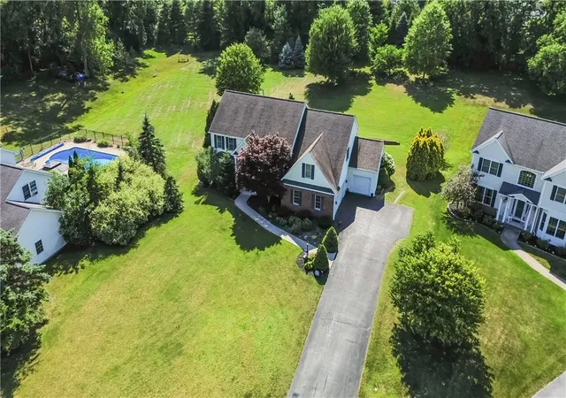 2nd image of 11 Lanaray Park, Fairport, NY 14450 | MLS# R1698484