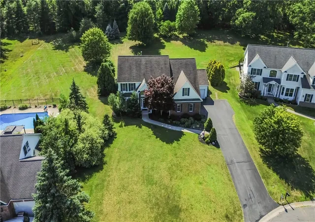 3rd image of 11 Lanaray Park, Fairport, NY 14450 | MLS# R1698484