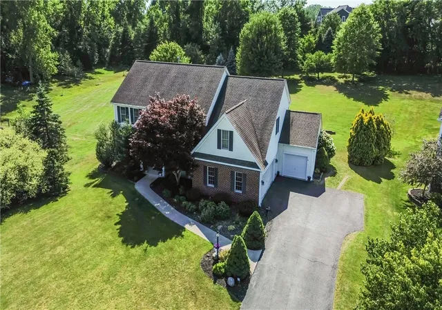 4th image of 11 Lanaray Park, Fairport, NY 14450 | MLS# R1698484