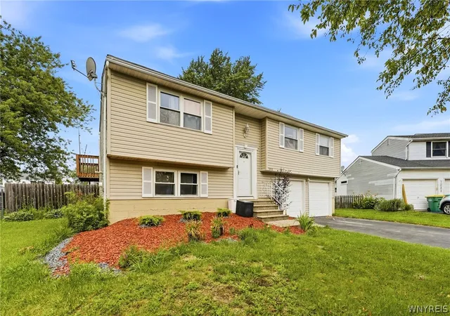 2nd image of 7090 Academy Ln, Lockport, NY 14094 | MLS# B1698541