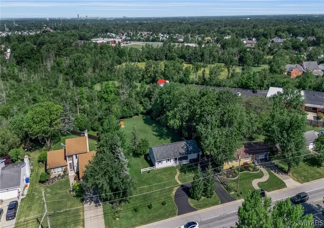 3rd image of 2350 Berg Rd, Buffalo, NY 14218 | MLS# B1696665