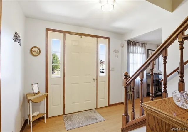 2nd image of 3698 Meadowbrook, Wheatfield, NY 14120 | MLS# B1698553