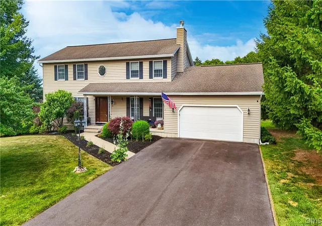2nd image of 10 Galway Rd, New Hartford, NY 13413 | MLS# S1691442
