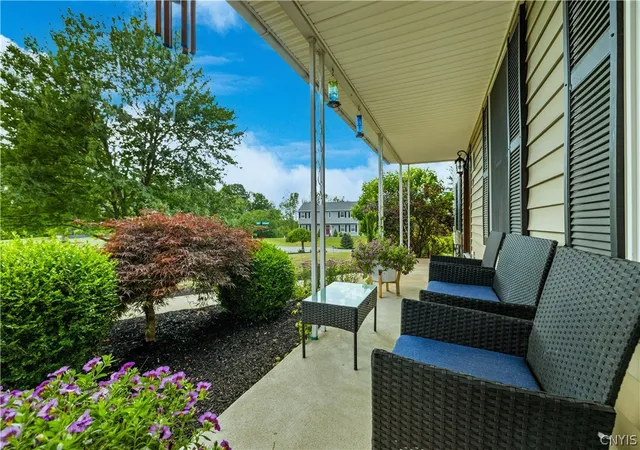 3rd image of 10 Galway Rd, New Hartford, NY 13413 | MLS# S1691442