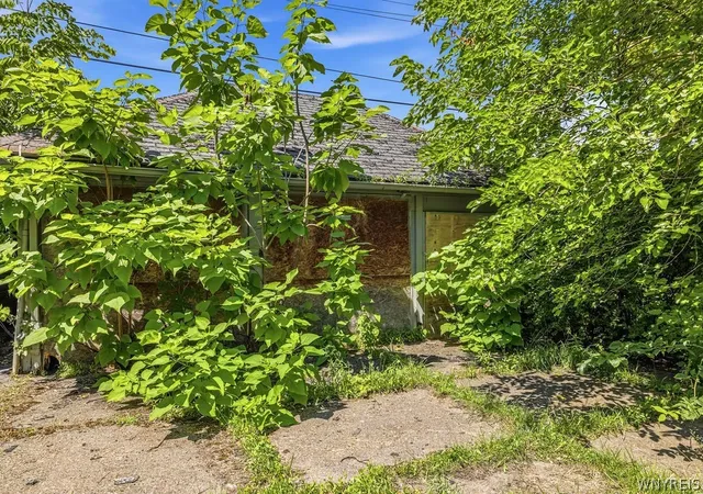 Listing Photo 2 - Condo for sale in building located at 504 Woodlawn Ave, Buffalo, NY 14208 - Unit #