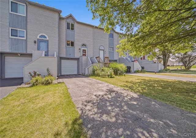 1st image of 106 Iron Oak Cir, Salina, NY 13088 | MLS# S1698130