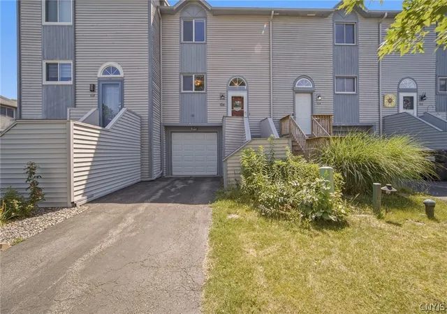 2nd image of 106 Iron Oak Cir, Salina, NY 13088 | MLS# S1698130