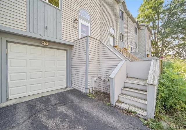 3rd image of 106 Iron Oak Cir, Salina, NY 13088 | MLS# S1698130