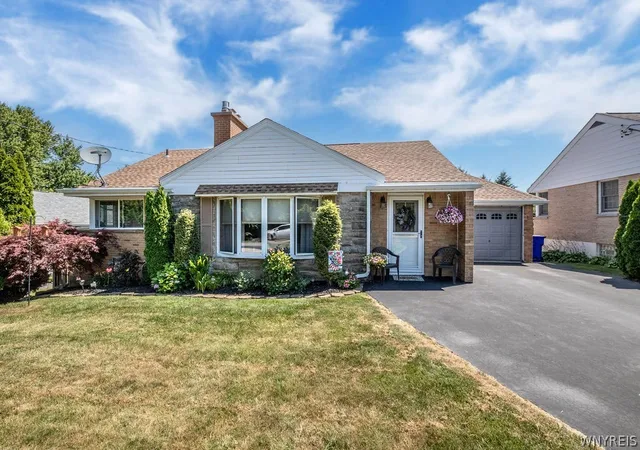 Photo 1 of Sale Pending at 5979 Fairway Ct, Lake View, NY 14085 | MLS# B1698310 | Listing updated on 2026-07-28