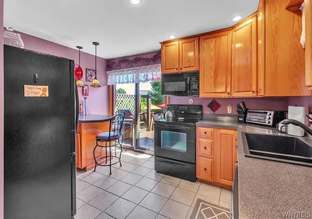 Photo 3 of Sale Pending at 5979 Fairway Ct, Lake View, NY 14085 | MLS# B1698310 | Listing updated on 2026-07-28