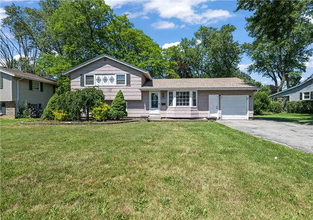 1st image of 412 Wildwood Dr, Rochester, NY 14616 | MLS# R1687900