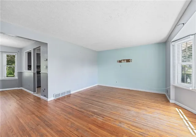 5th image of 412 Wildwood Dr, Rochester, NY 14616 | MLS# R1687900