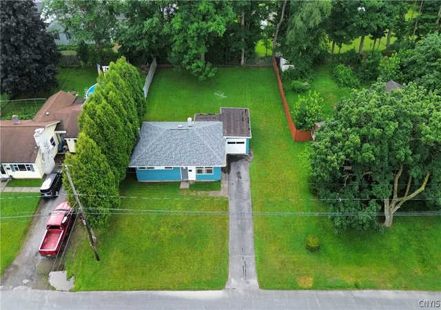 2nd image of 27 Pinecrest Rd, New Hartford, NY 13413 | MLS# S1698452