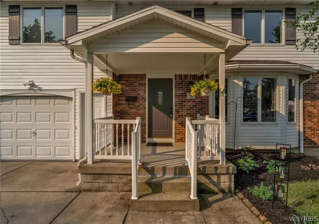 1st image of 9 Marlee Dr, Tonawanda, NY 14150 | MLS# B1698234