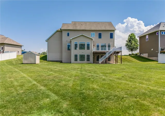3rd image of 5 W Bellaqua Estates Dr, Chili, NY 14624 | MLS# R1692129