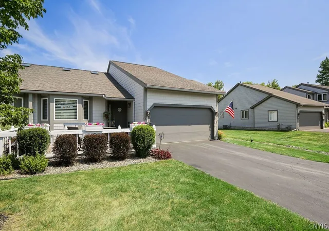 2nd image of 189 Summerhaven Dr S, East Syracuse, NY 13057 | MLS# S1698826