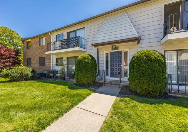 1st image of 29 3 Great Wood Ct, Fairport, NY 14450 | MLS# R1697680