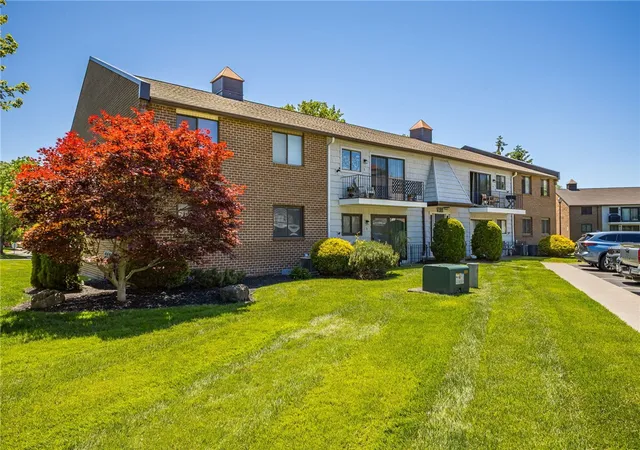 2nd image of 29 3 Great Wood Ct, Fairport, NY 14450 | MLS# R1697680