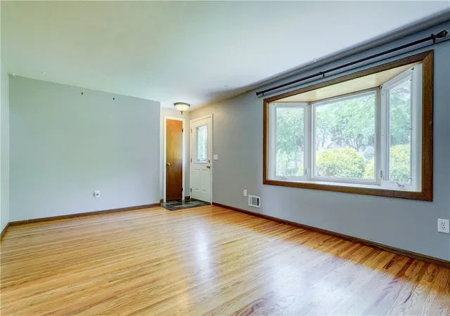 4th image of 118 Underwood Ave, Parma, NY 14468 | MLS# R1698455