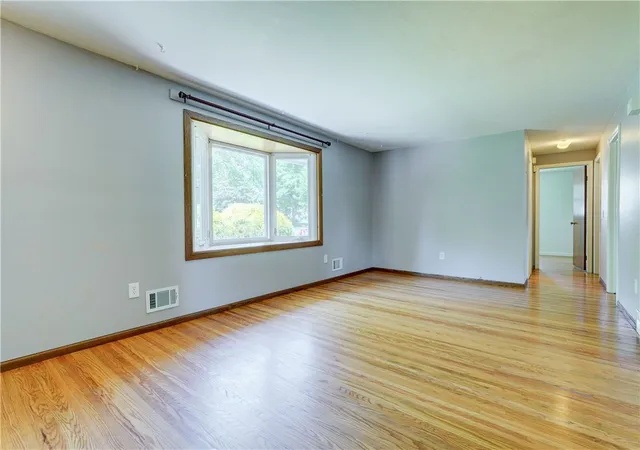 5th image of 118 Underwood Ave, Parma, NY 14468 | MLS# R1698455