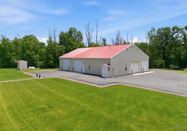 3rd image of 6428 Bartz Rd, Lockport, NY 14094 | MLS# B1681861