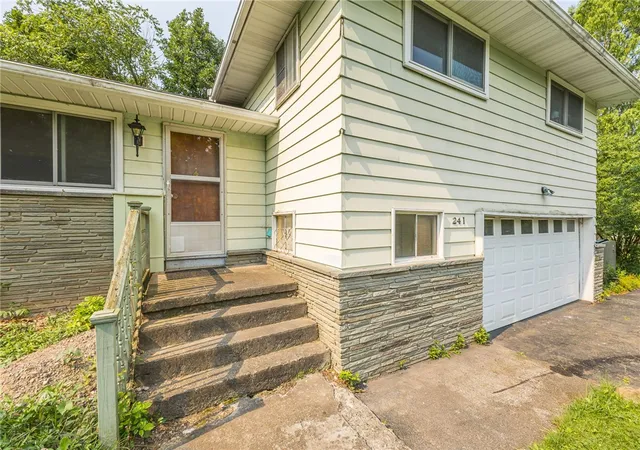 3rd image of 241 Butler Dr, Pittsford, NY 14534 | MLS# R1697570