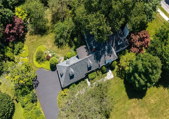 4th image of 25 Oak Ln, Rochester, NY 14610 | MLS# R1698715