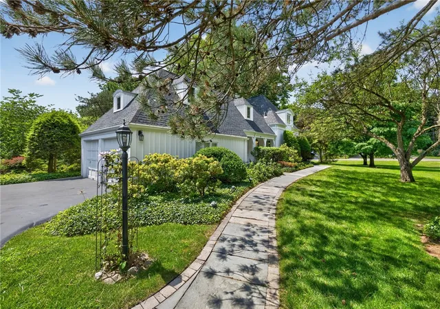 5th image of 25 Oak Ln, Rochester, NY 14610 | MLS# R1698715