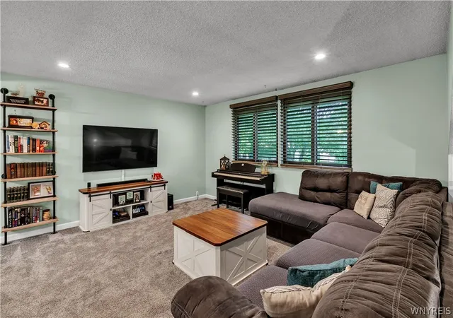 Photo 5 of Sale Pending at 1452 Darlington Dr, Derby, NY 14047 | MLS# B1698547 | Listing updated on 2026-07-28
