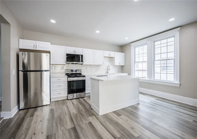 2nd image of 184 Alexander St, Rochester, NY 14607 | MLS# R1698749
