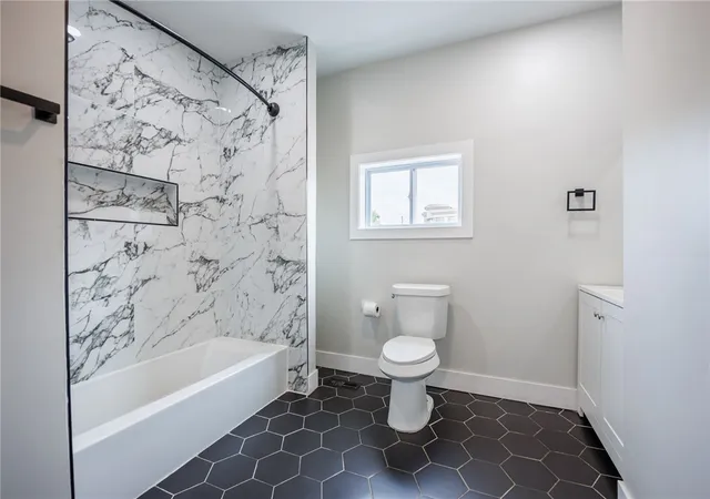 Listing Photo 5 - Condo for sale in building located at 184 Alexander St, Rochester, NY 14607