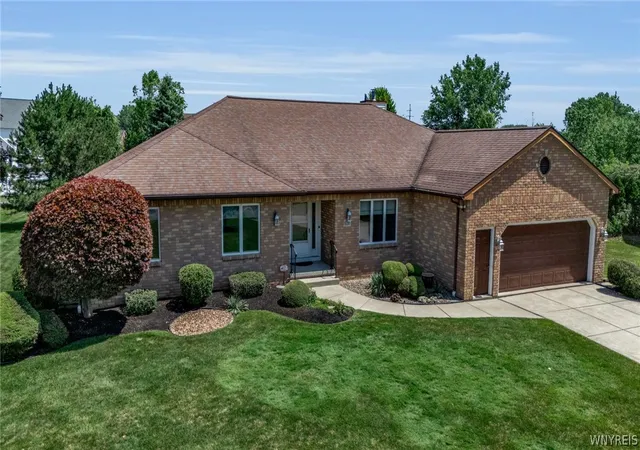 2nd image of 6195 Blossom Ct, East Amherst, NY 14051 | MLS# B1698891
