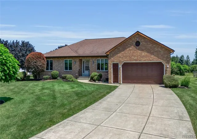 3rd image of 6195 Blossom Ct, East Amherst, NY 14051 | MLS# B1698891