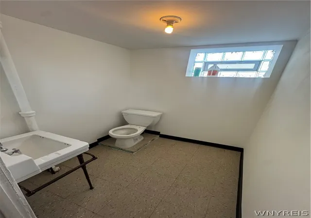 38th image of 549 15th St, Niagara Falls, NY 14301 | MLS# B1697810