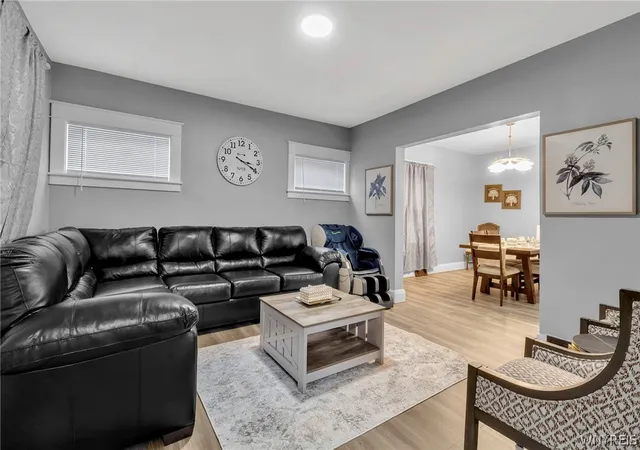3rd image of 549 15Th St, Niagara Falls, NY 14301 | MLS# B1697810