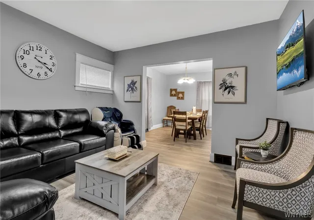 4th image of 549 15Th St, Niagara Falls, NY 14301 | MLS# B1697810