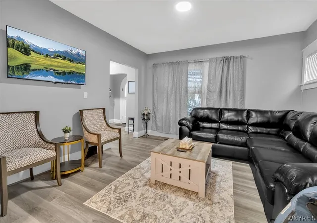 5th image of 549 15Th St, Niagara Falls, NY 14301 | MLS# B1697810